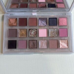 Huda Rose Quartz Palette